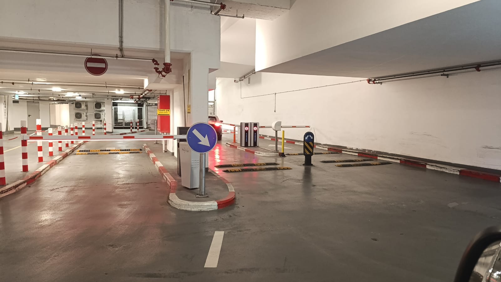 ת"א - חניון מגדלי הצעירים 3